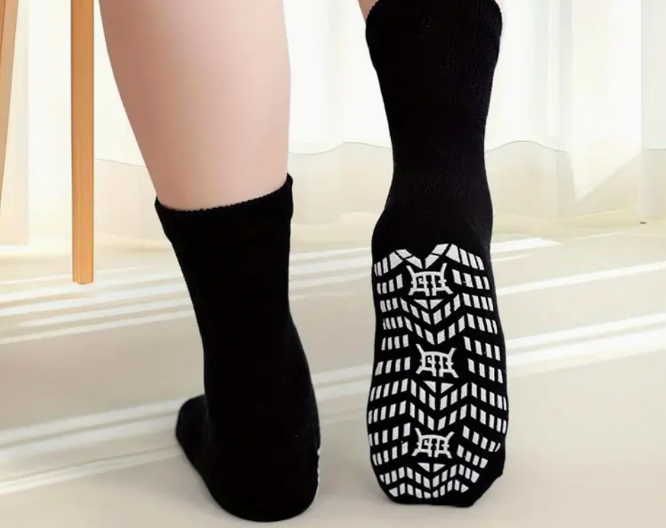 Safety socks with non-skid bottom for seniors and hospital use